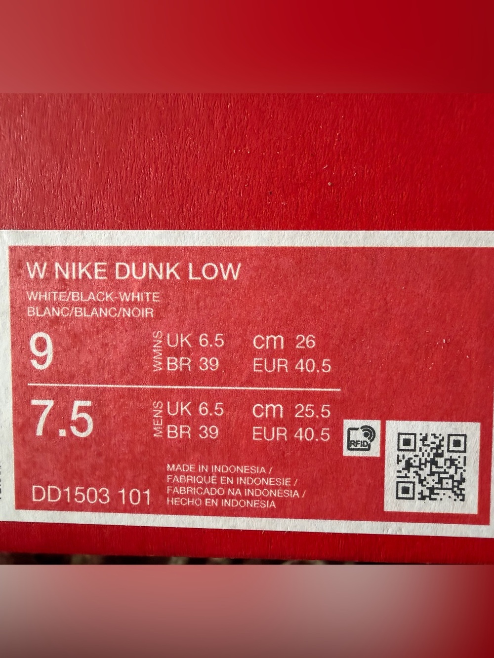 NIKE Black and White Low-Top Sneakers - Picture 3 of 3